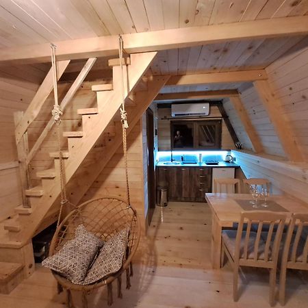 Wooden Cottages Konak Savnik Luaran gambar