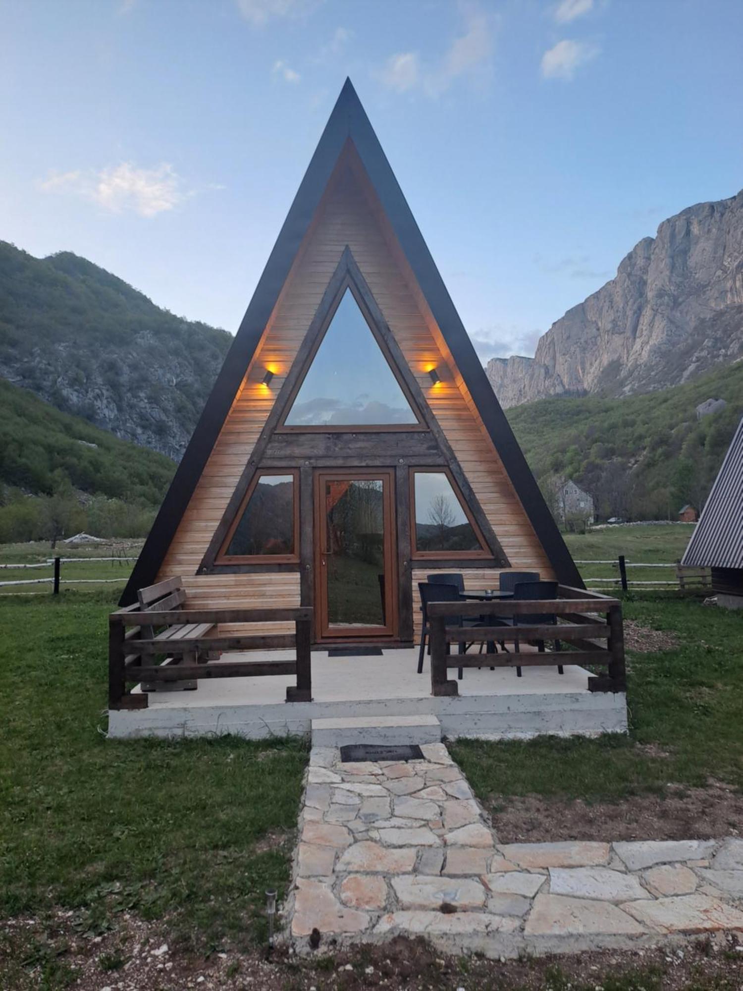 Wooden Cottages Konak Savnik Luaran gambar