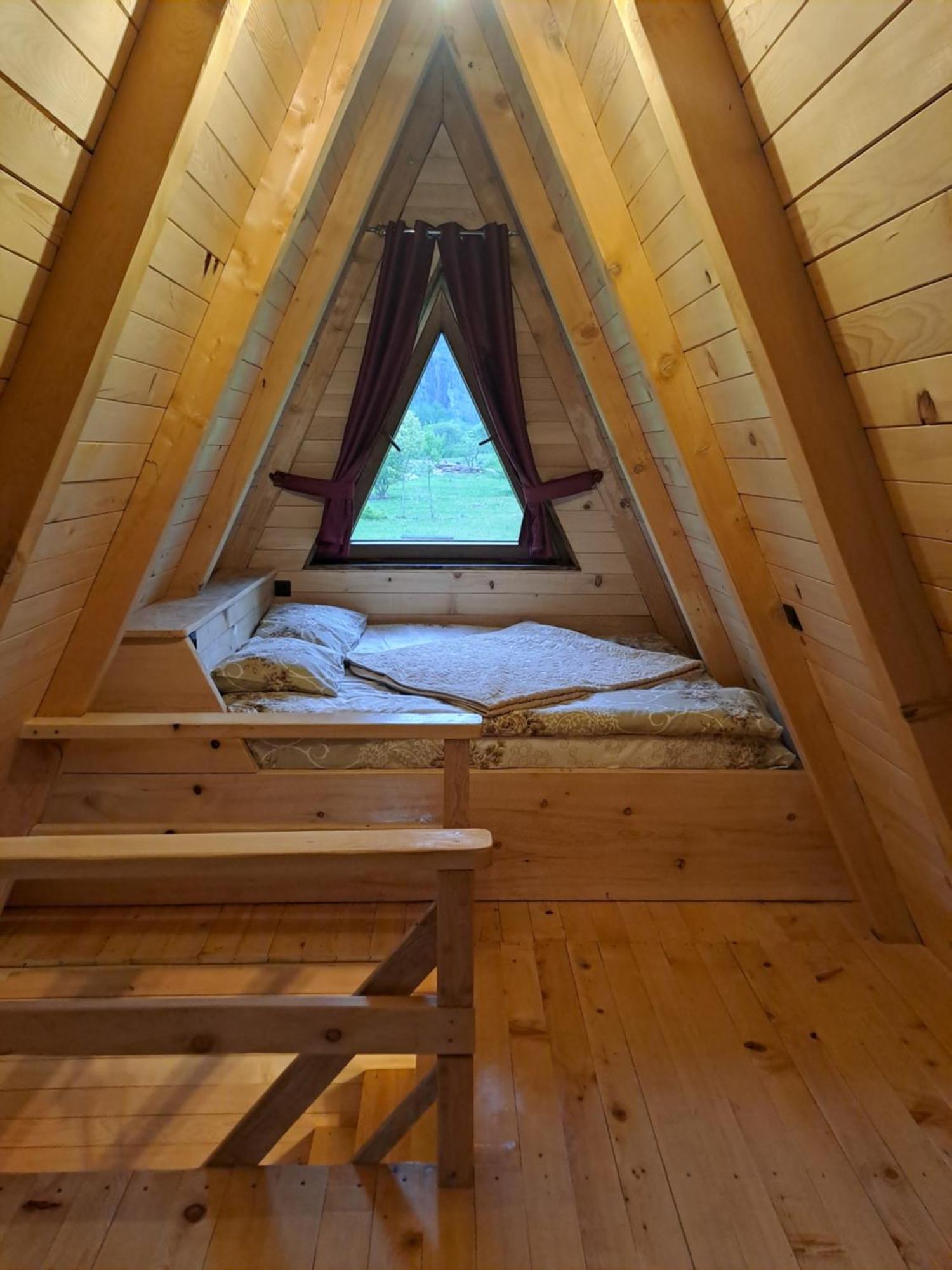 Wooden Cottages Konak Savnik Luaran gambar