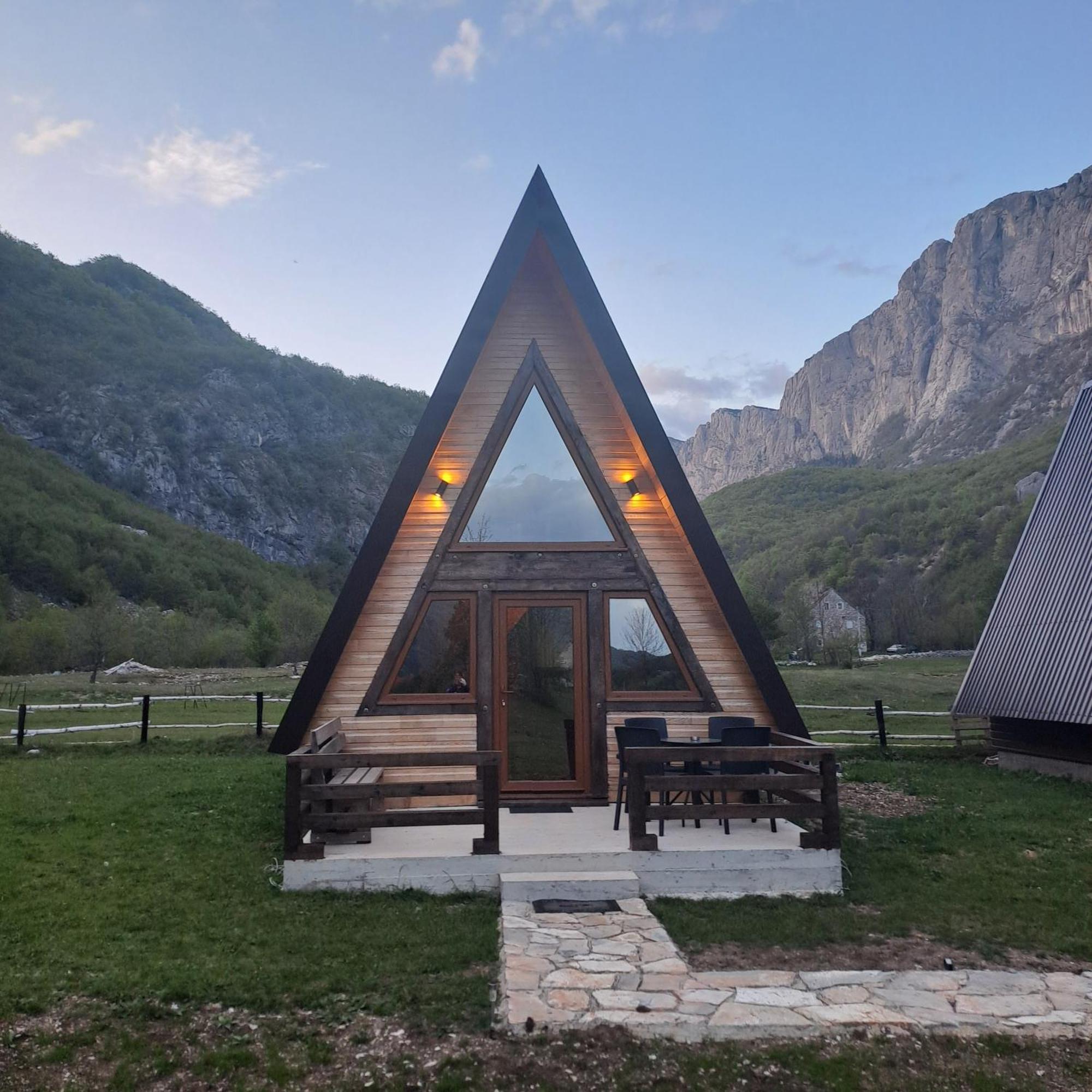 Wooden Cottages Konak Savnik Luaran gambar