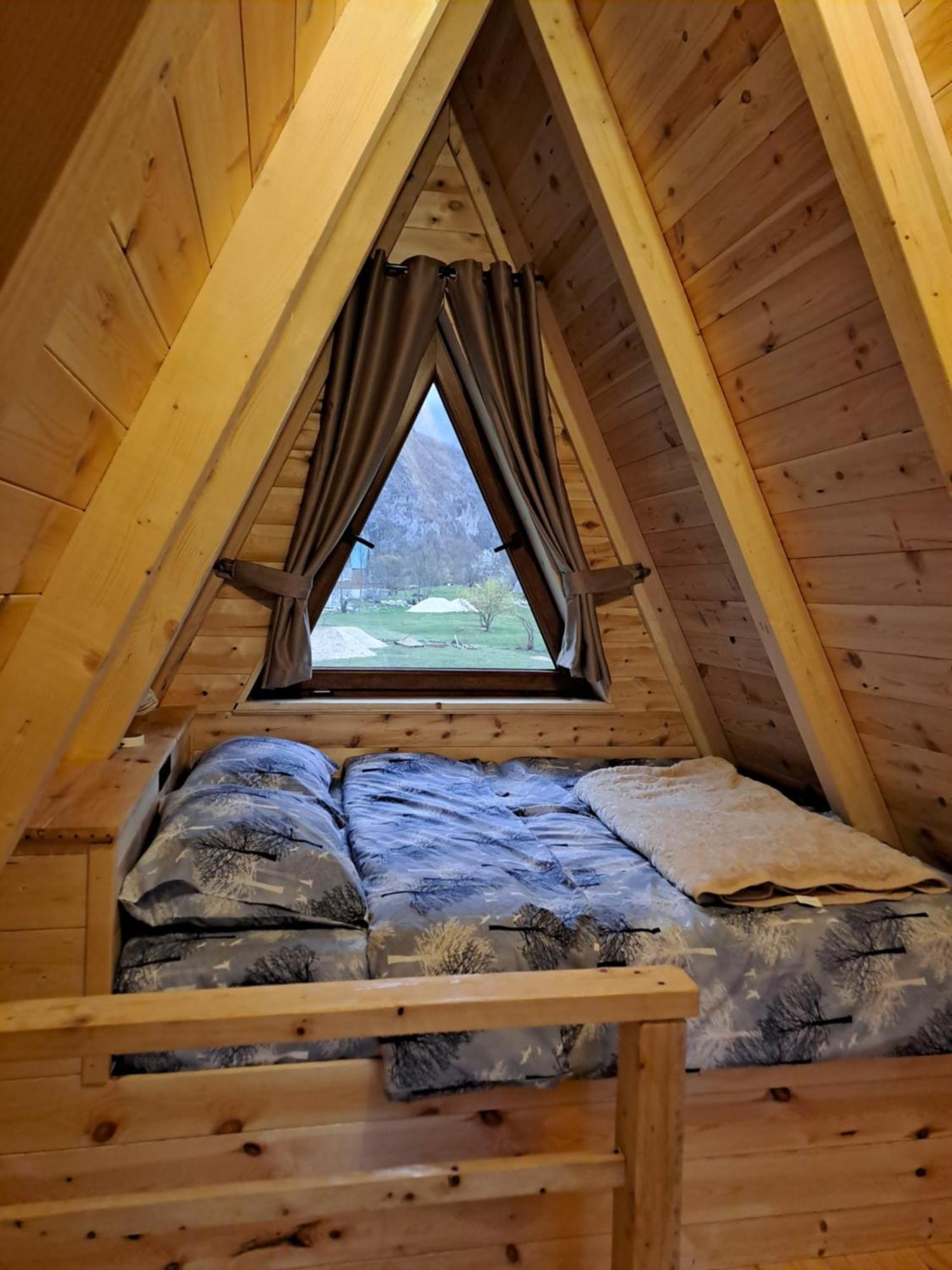 Wooden Cottages Konak Savnik Luaran gambar