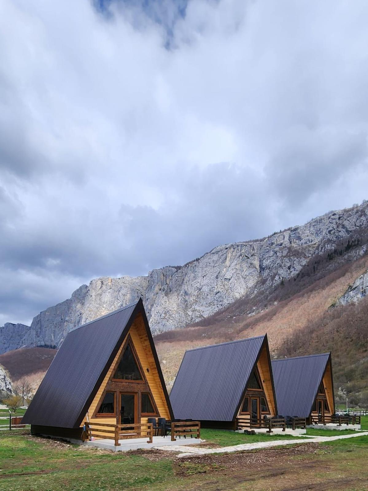 Wooden Cottages Konak Savnik Luaran gambar