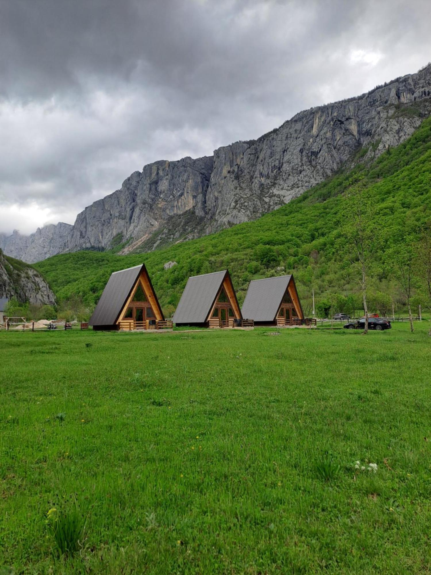 Wooden Cottages Konak Savnik Luaran gambar
