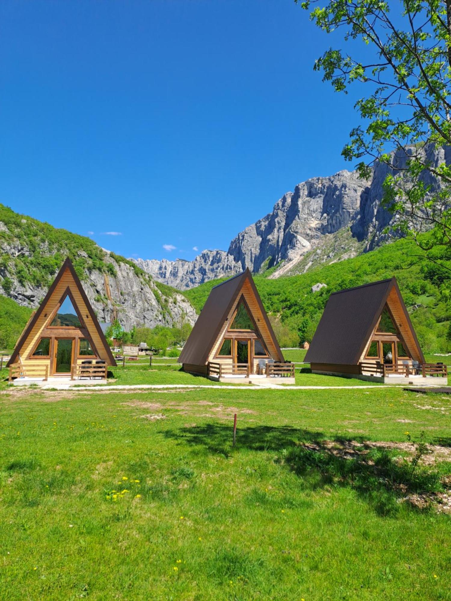 Wooden Cottages Konak Savnik Luaran gambar
