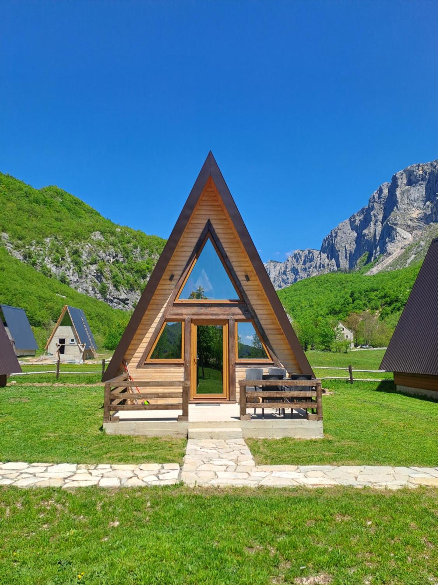 Wooden Cottages Konak Savnik Luaran gambar